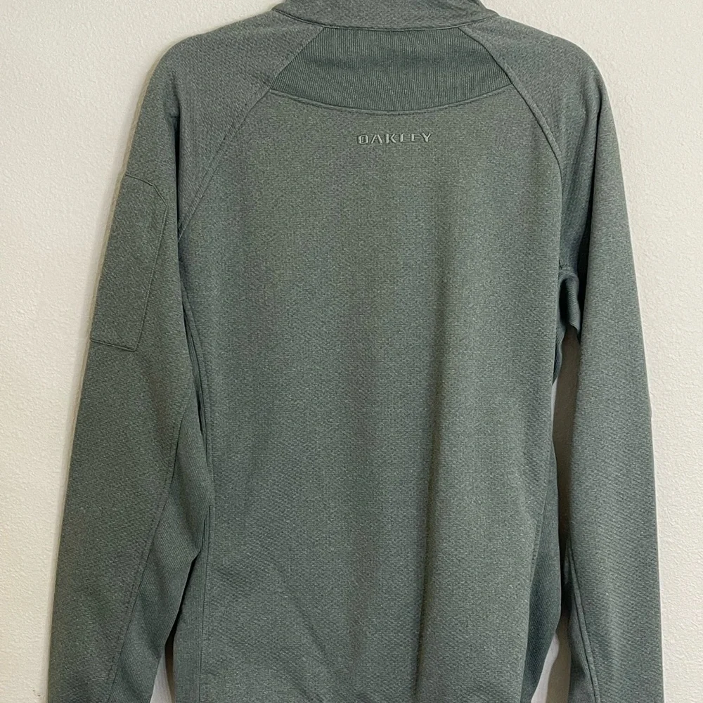 Oakley Men's Quarter Zip Pullover - Size Medium